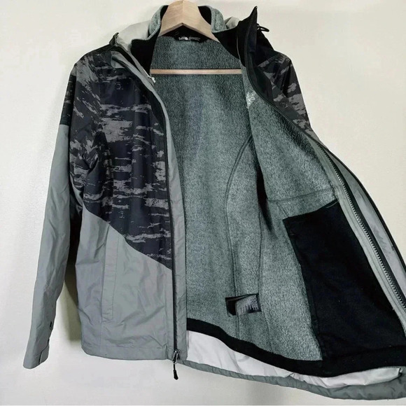 The North Face Women's Aryi  Three In One Triclimate Jacket Coat - Picture 14 of 16